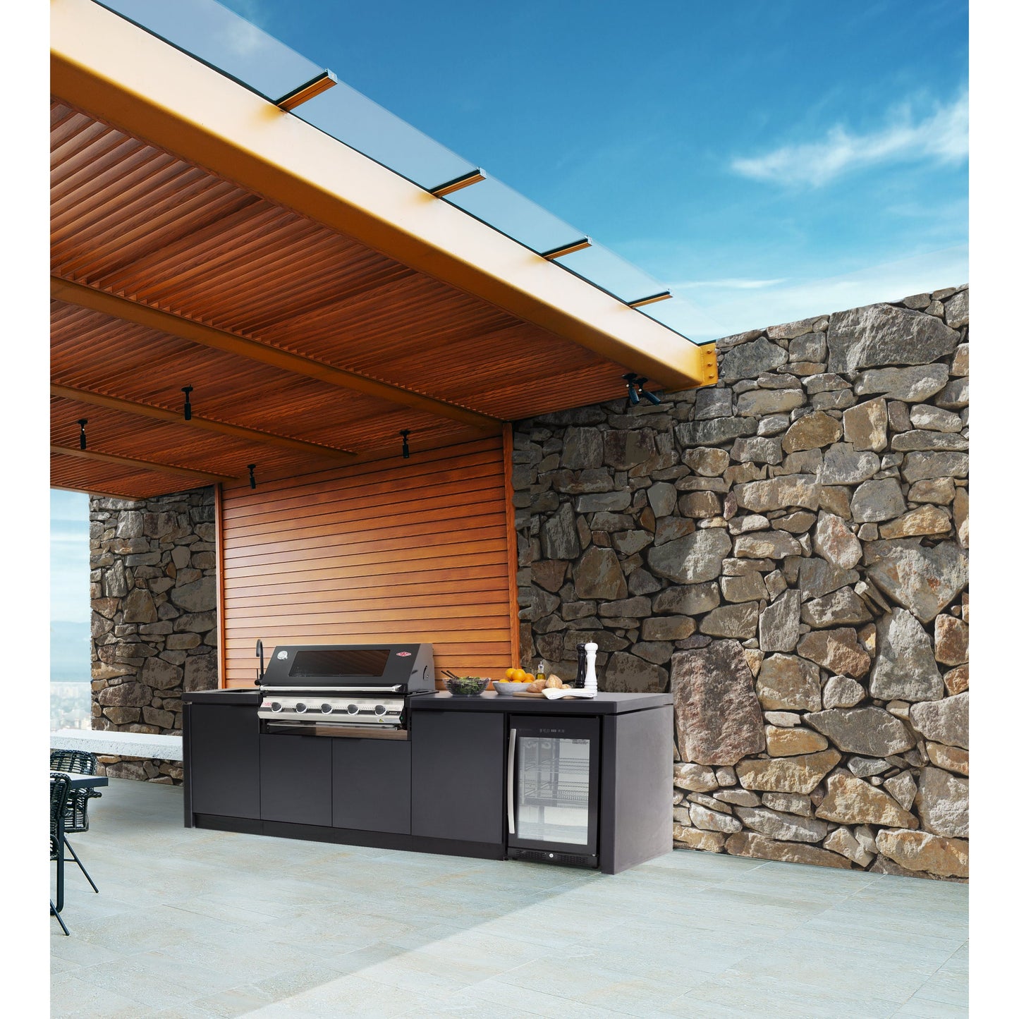 BeefEater_5_Burner_Cabinex_Classic_Outdoor_Kitchen_with_Fridge_in_outdoor_patio