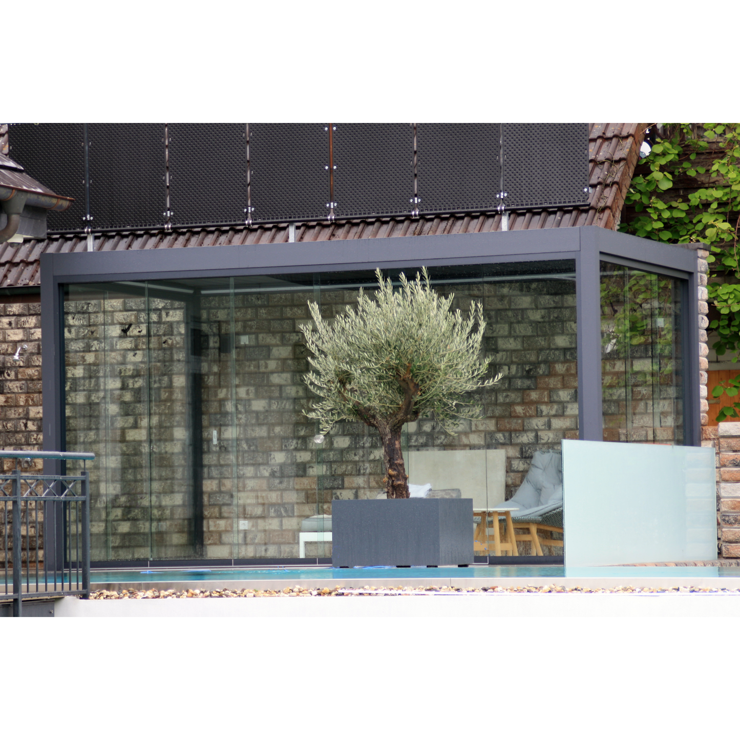 Deponti Pinela Manual - Aluminium Veranda with Tilted Roof Panels