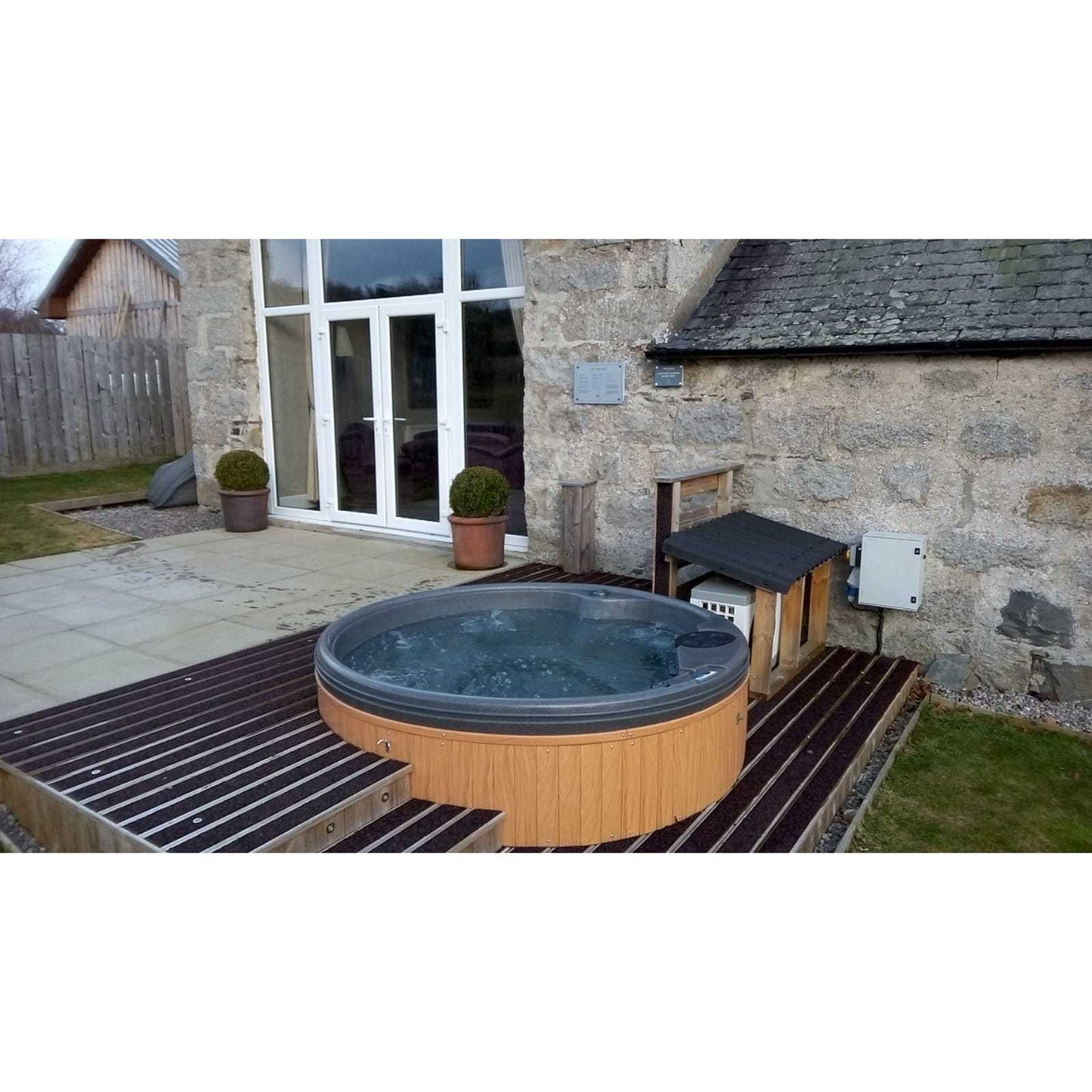 RotoSpa-QuatroSpa-6-persons-hot-tub-in-ground