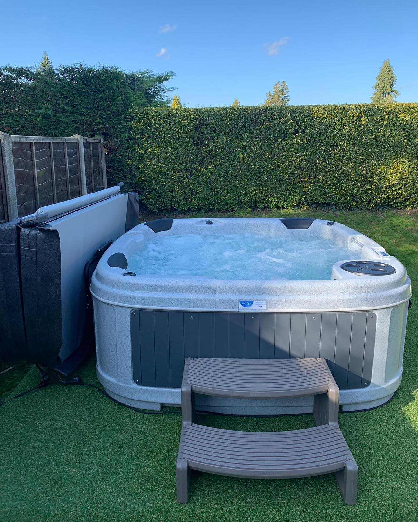 RotoSpa-Dura-S160-5-6-Persons-Outdoor-jacuzzi-in-the-garden