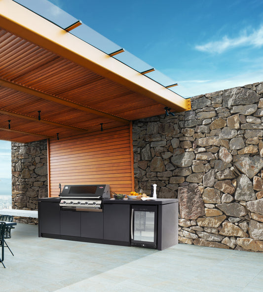 BeefEater_5_Burner_Cabinex_Classic_Outdoor_Kitchen_with_Fridge_in_outdoor_patio