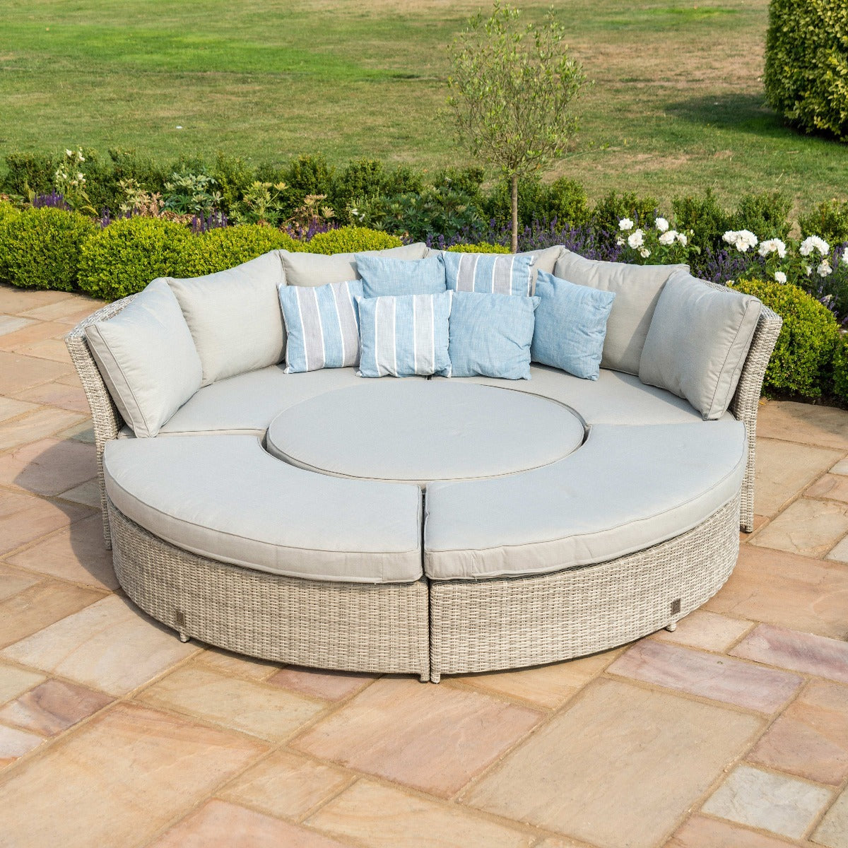 Maze Oxford Grey Rattan Lifestyle casual Dining With Round Rising Table